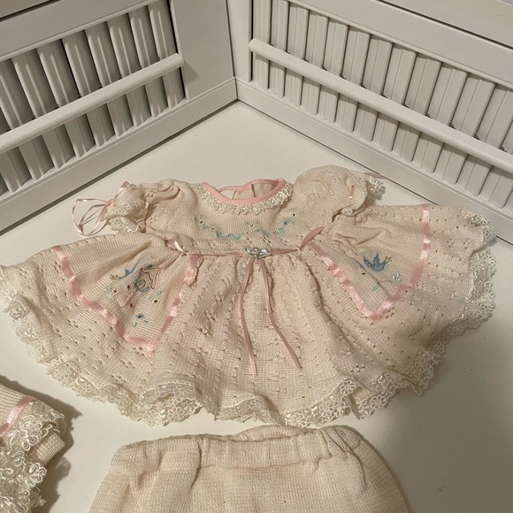 Adorable Benewborn set of three pieces,dresses pants and blankets. Soft and New - Picture 4 of 11